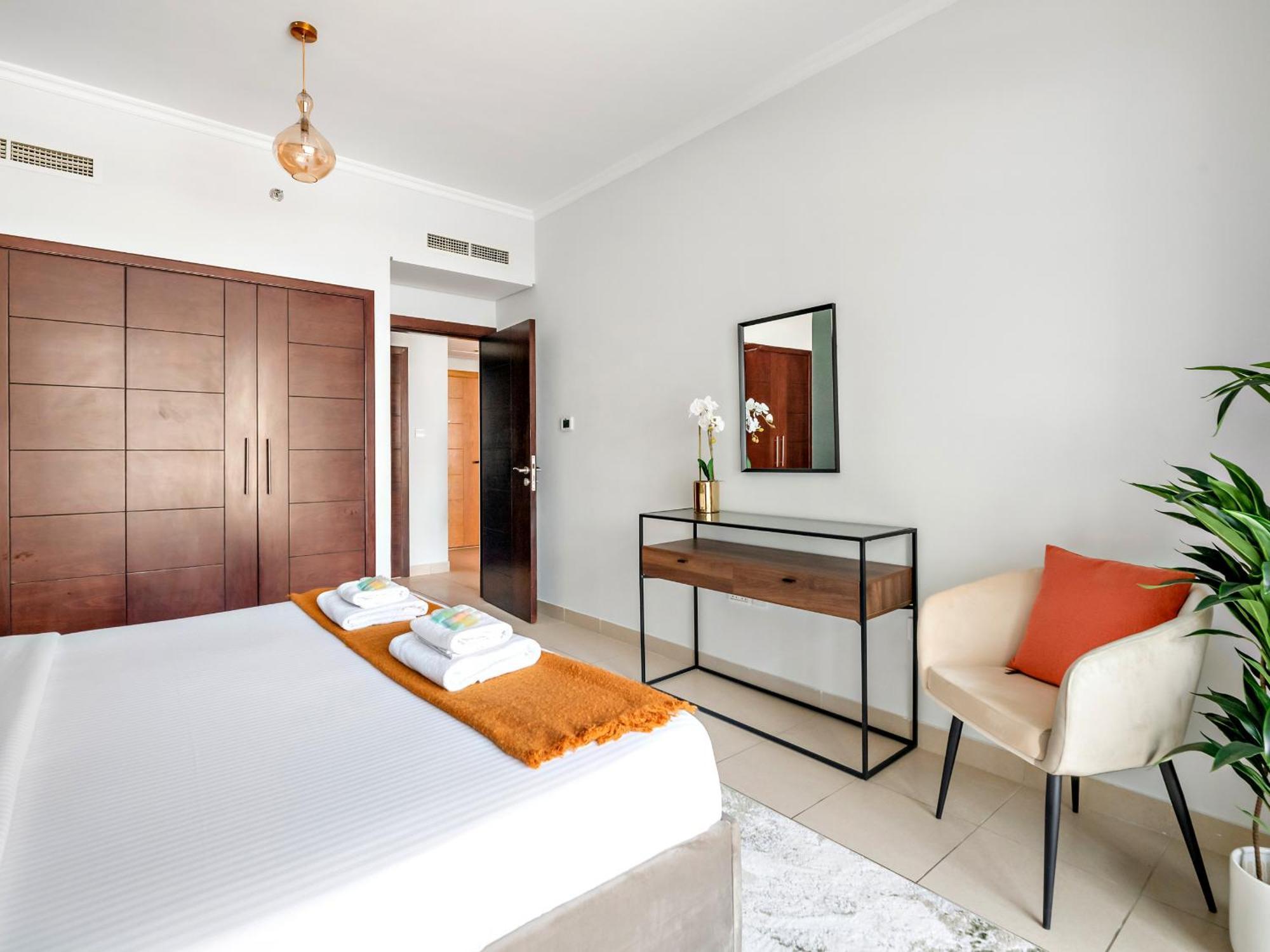 Apartment Stylish 1br In Downtown With - Burj Views